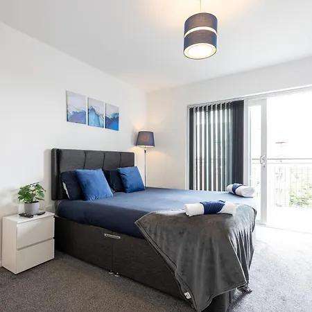Manchester, Etihad Stadium View , Coop Live, Modern 2 Bed Apartment,-3