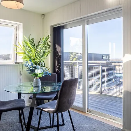 Manchester, Etihad Stadium View , Coop Live, Modern 2 Bed Apartment,-2